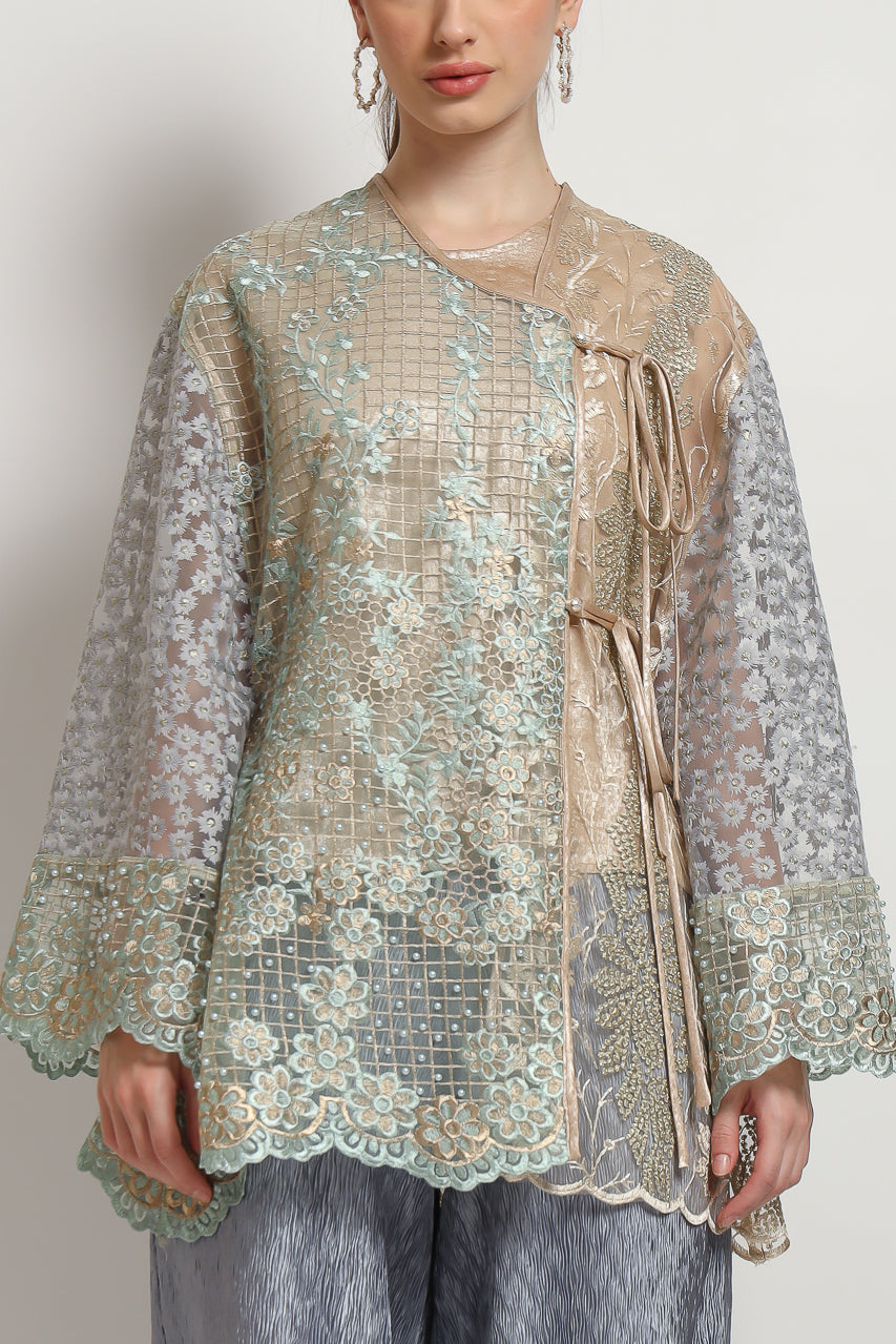 Bloom et Champs Kimono Kaftan Tiga Tali Pita Mutiara