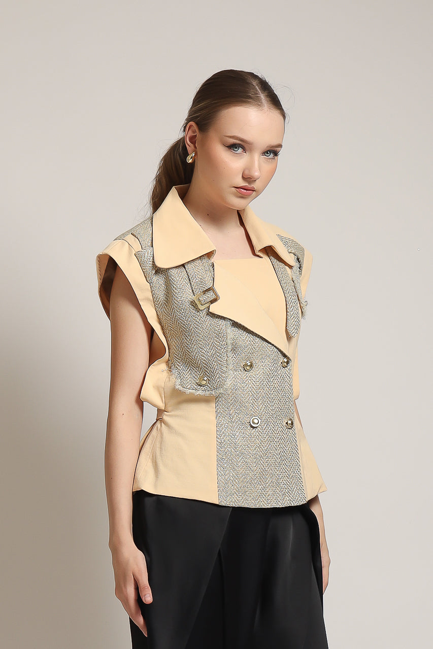 Bloom et Champs Vest Acrylic in Beige