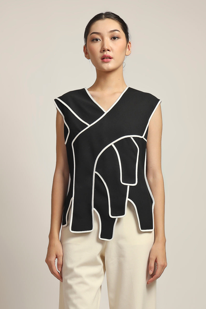 Bloom et Champs Assymetrical List Top in Black