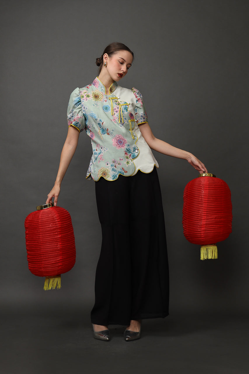 Bloom et Champs Scalloped Floral Blouse in Mint