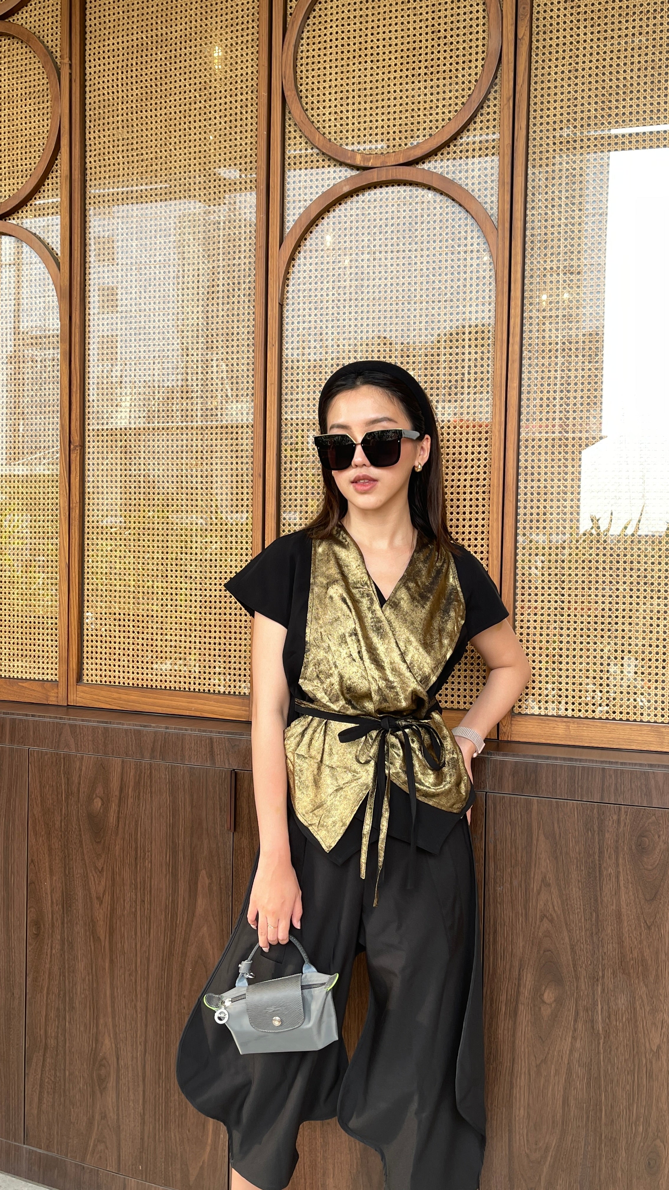 Bloom et Champs Top Silang Ikat Emas