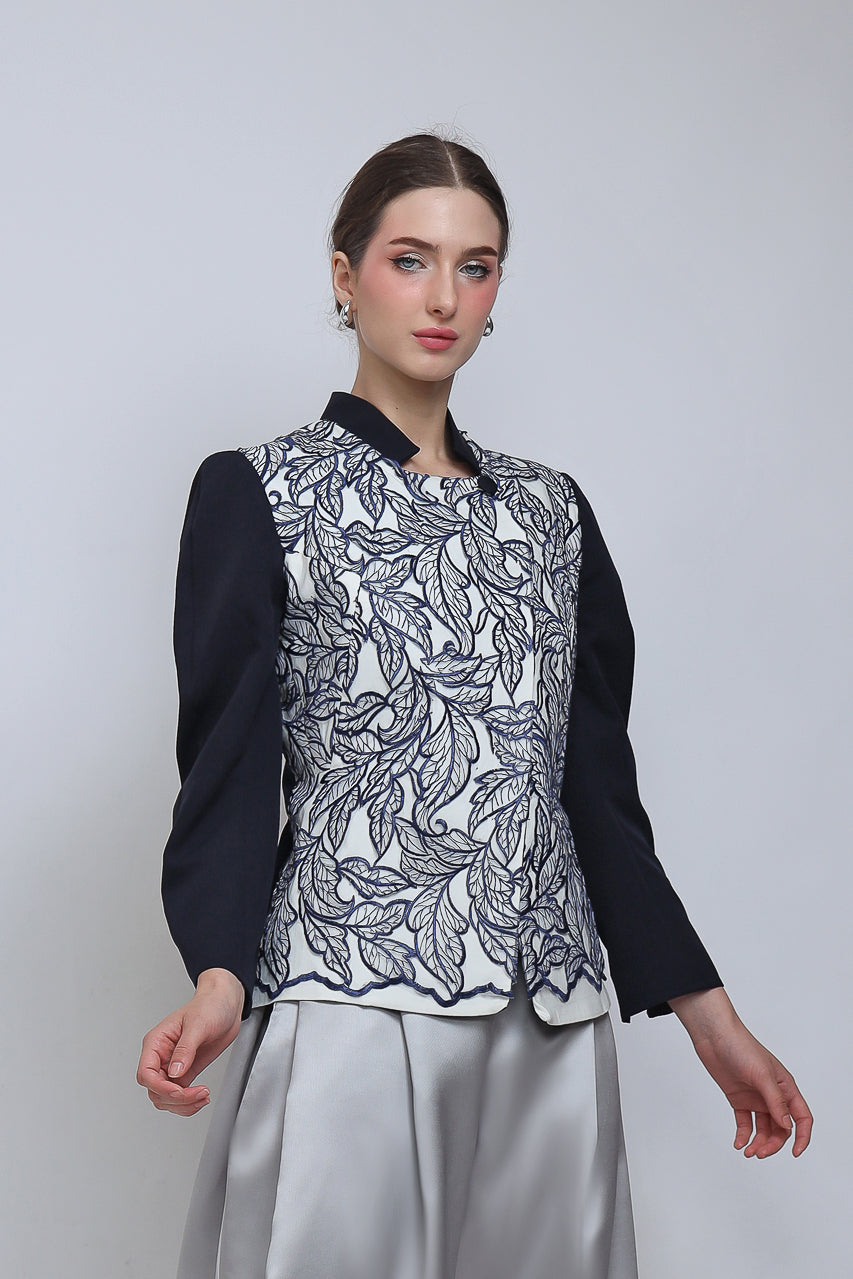 Bloom et Champs Diagonal Shirt with Blue Organza Lace