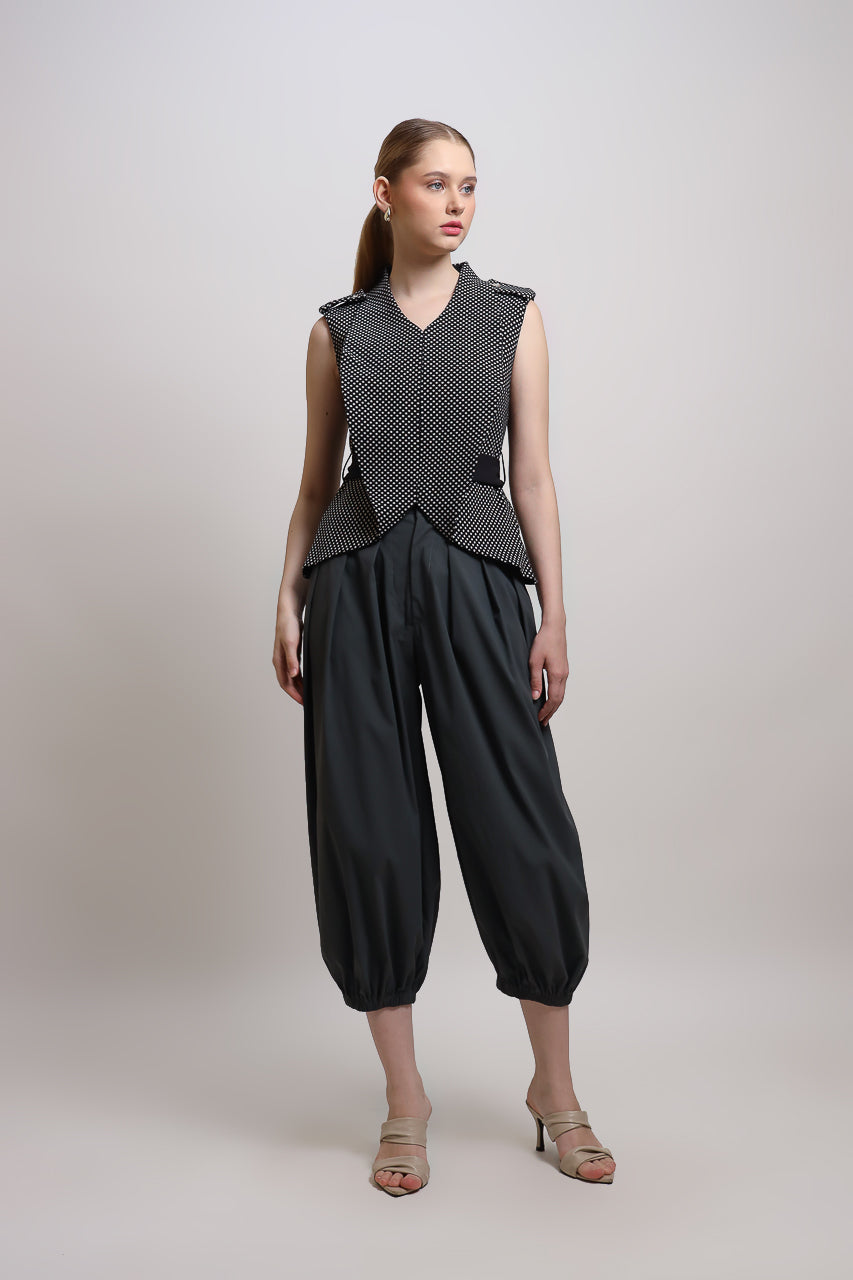 Bloom Curvy Top/ Celana Akira Abu