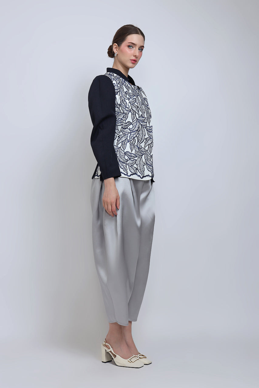 Bloom et Champs Diagonal Shirt with Blue Organza Lace
