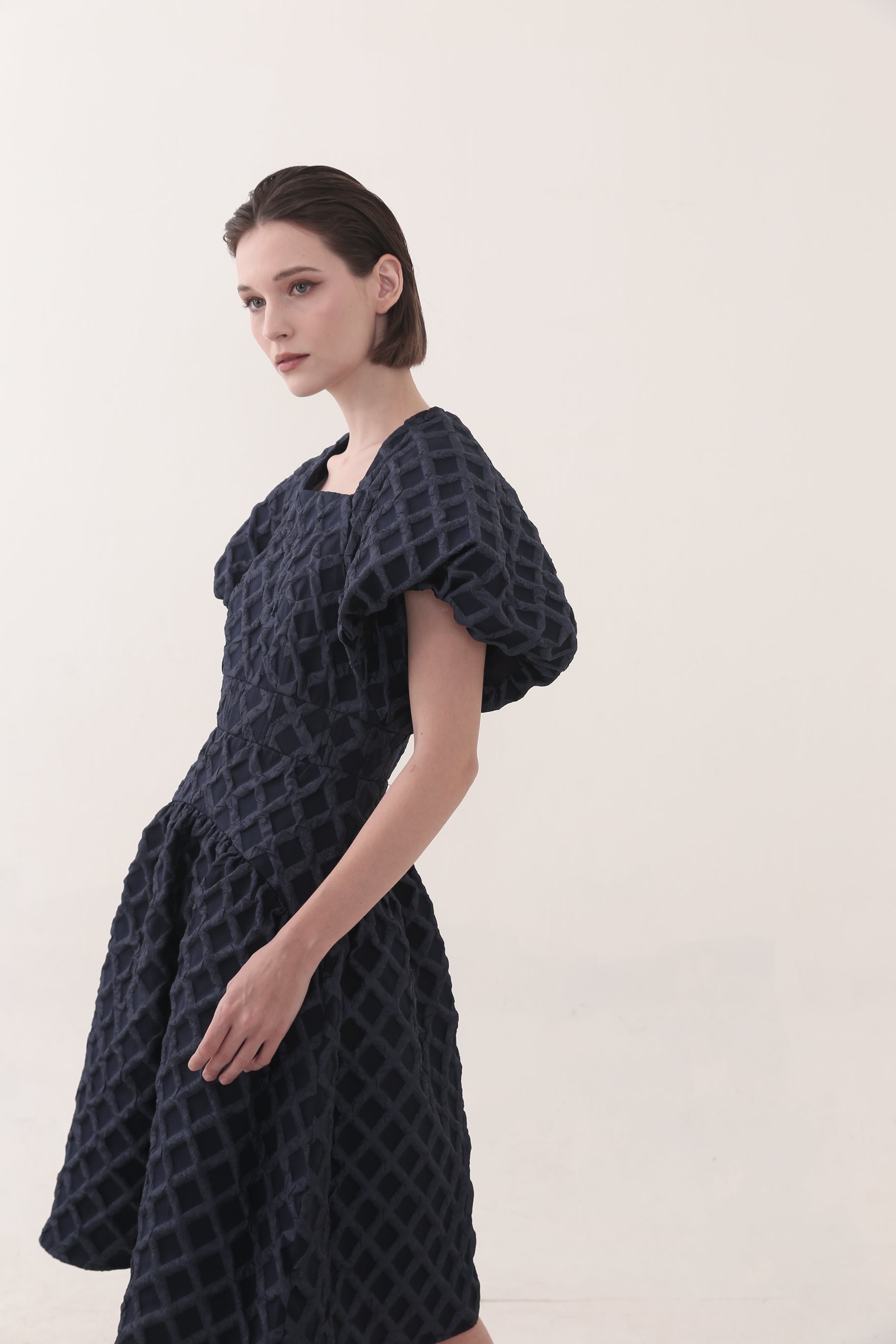 Bloom et Champs Dress Tangan Balon Embossed Navy