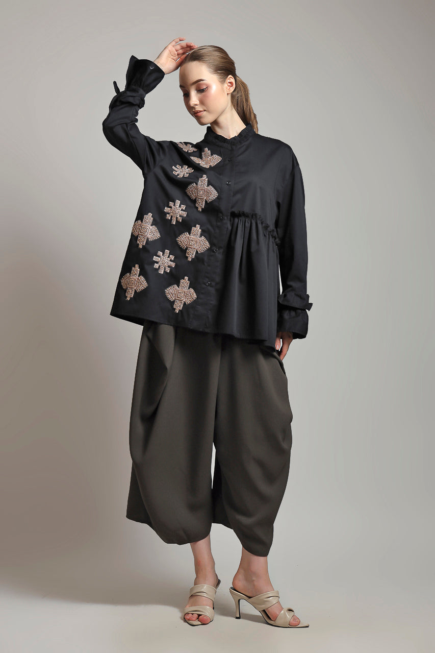 Bloom et Champs Kemeja Bintang Hitam Kerut