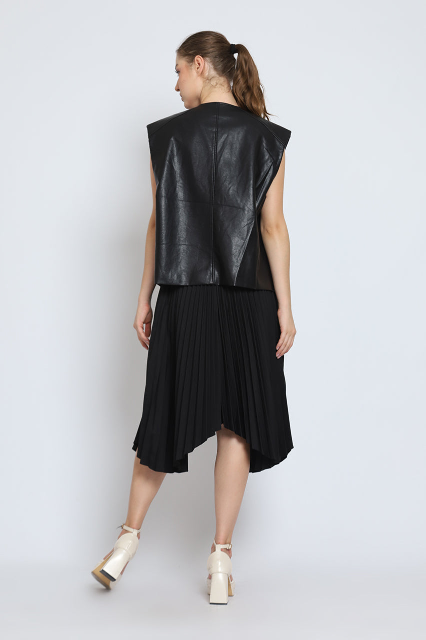 Bloom et Cotton MidLength Leather Jacket and Assymetrical Pleated Skirt
