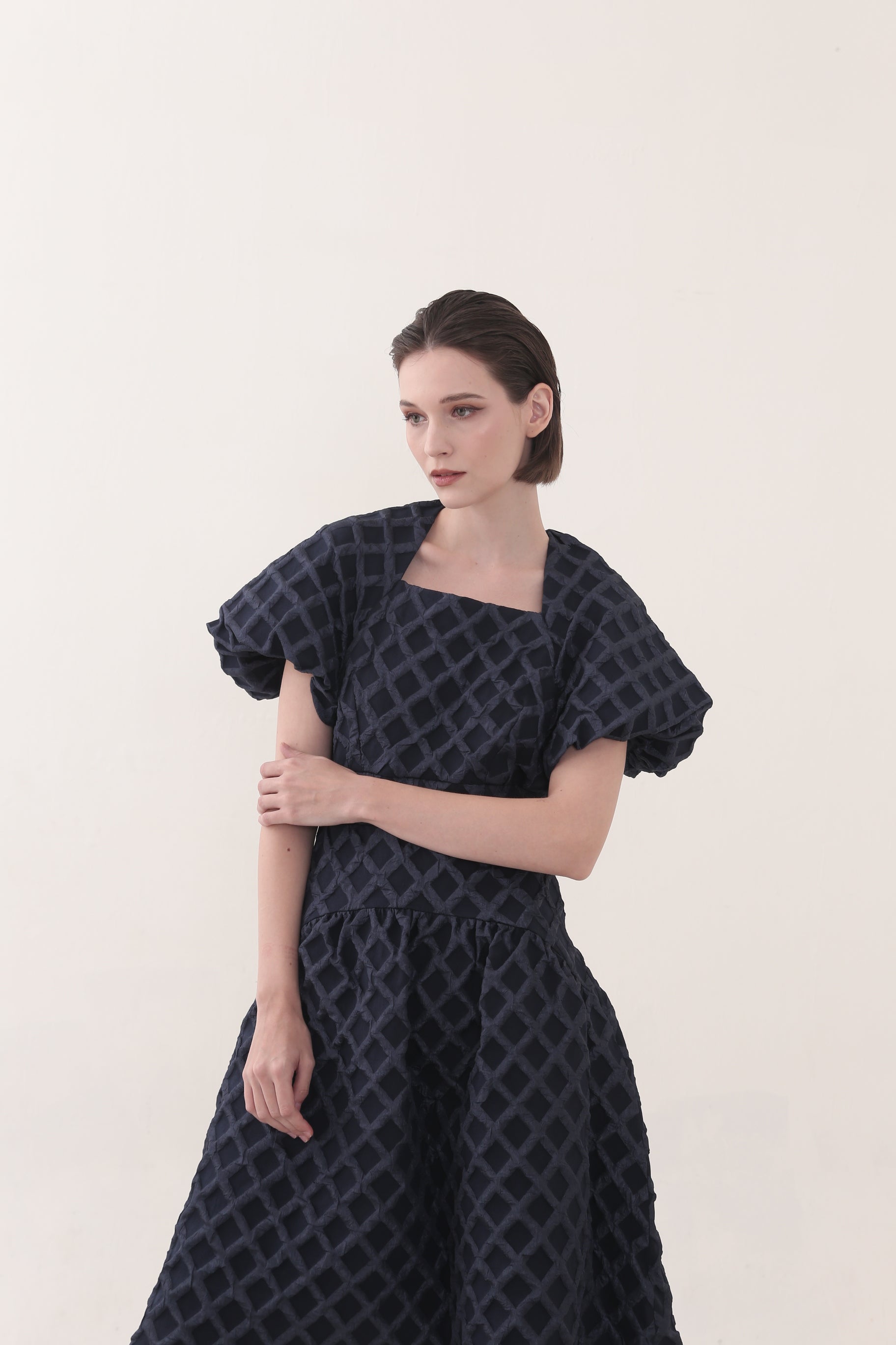 Bloom et Champs Dress Tangan Balon Embossed Navy