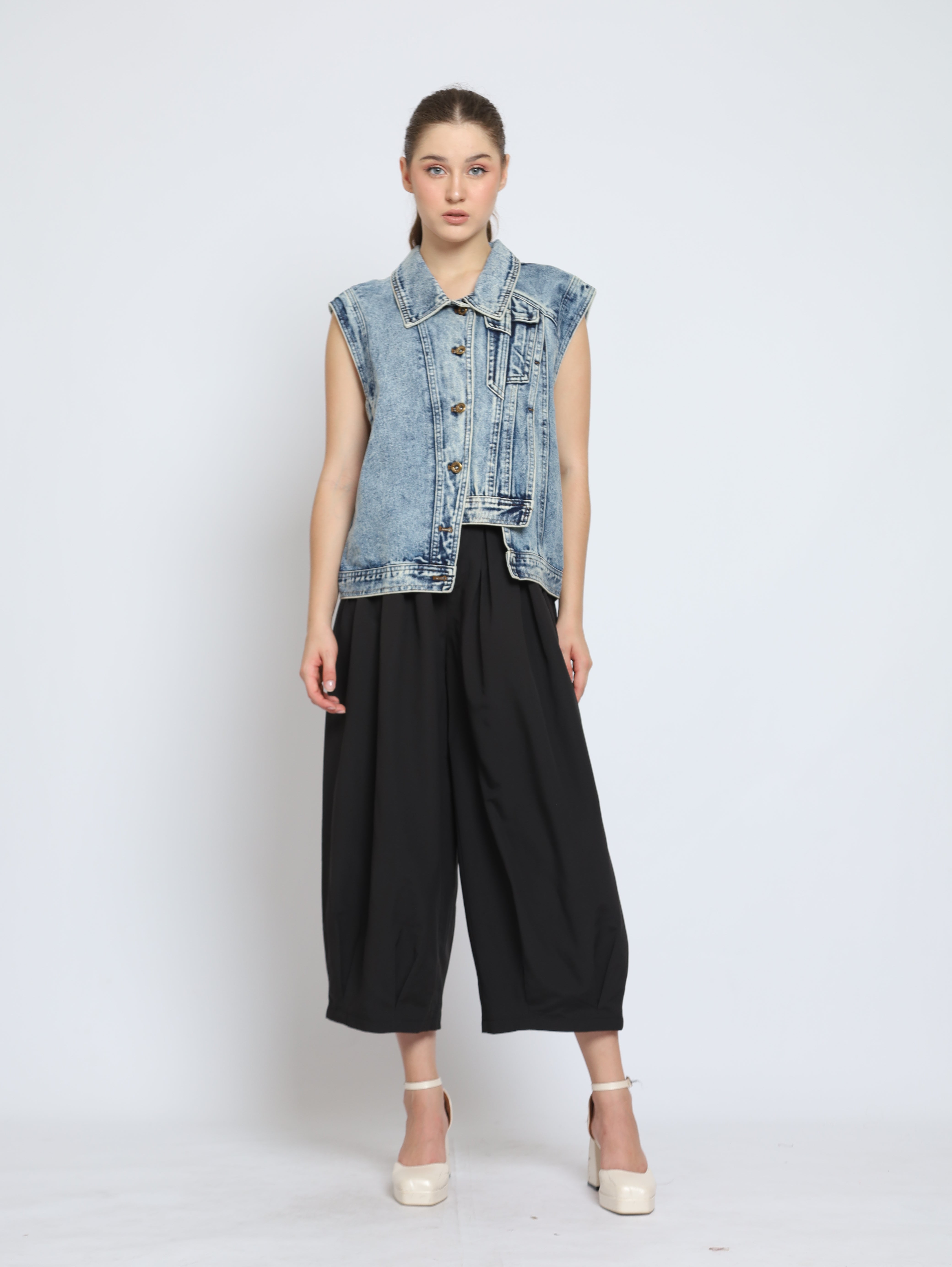 Bloom et Cotton Denim Vest / Black Akira Pants