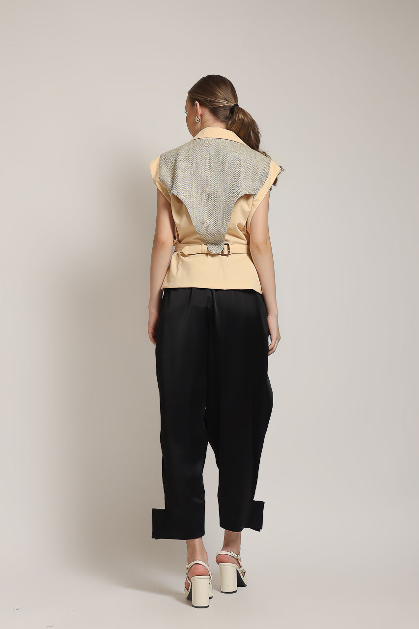 Bloom et Champs Vest Acrylic in Beige