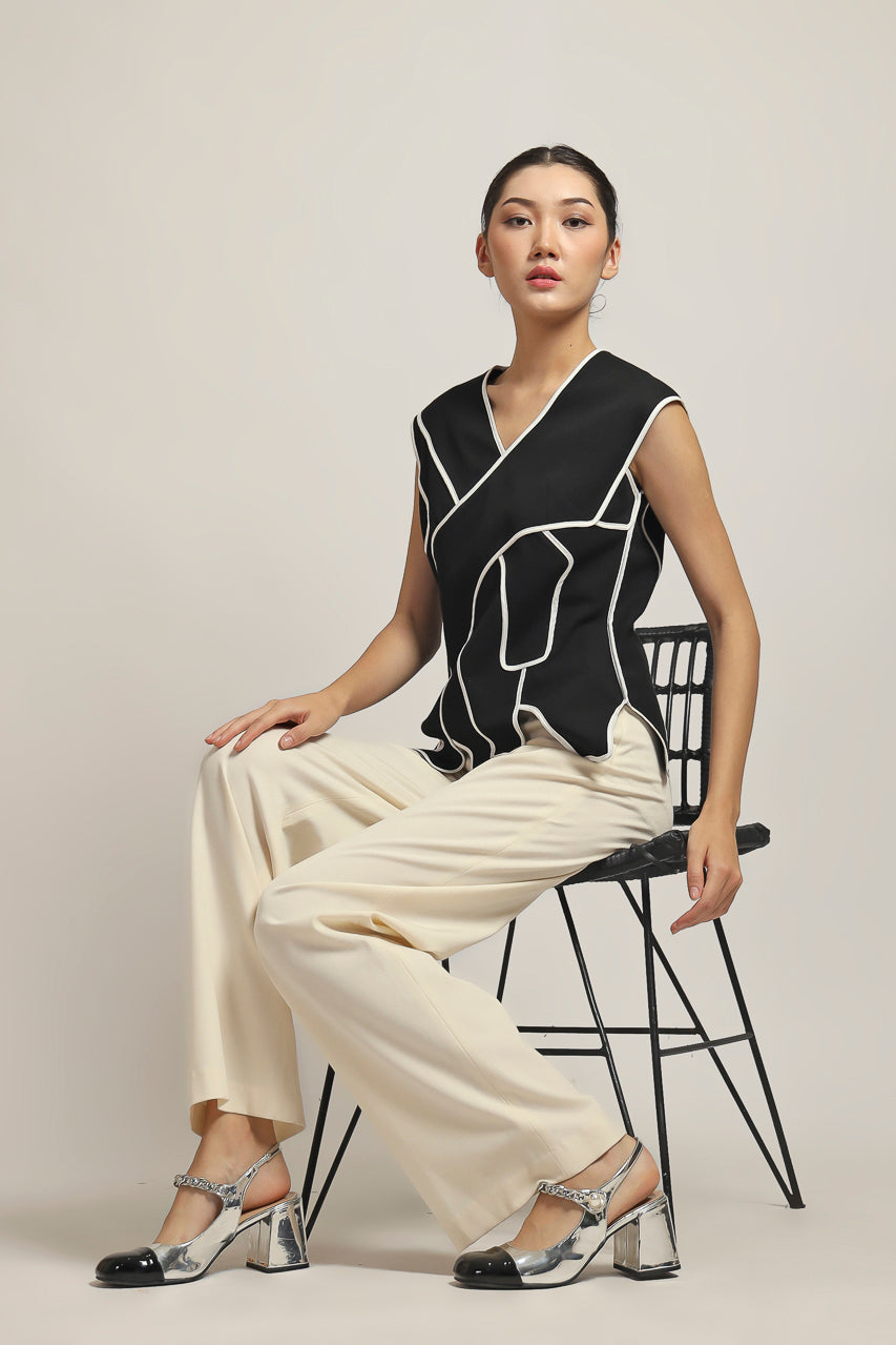 Bloom et Champs Assymetrical List Top in Black