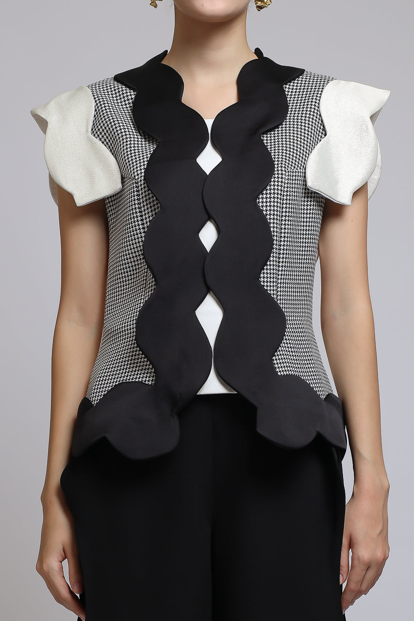 Bloom et Champs Scalloped Checkered Blouse