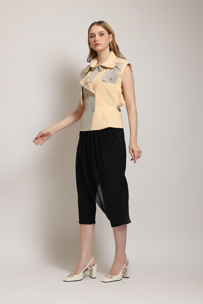 Bloom et Champs Vest Acrylic in Beige