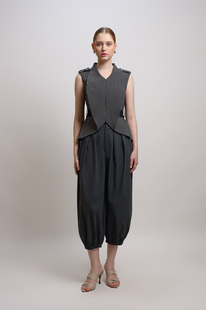 Bloom Curvy Top/ Celana Akira Abu