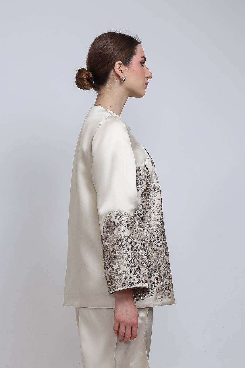 Bloom et Champs Camellia Embellished Blazer/Doremi Nude Pants