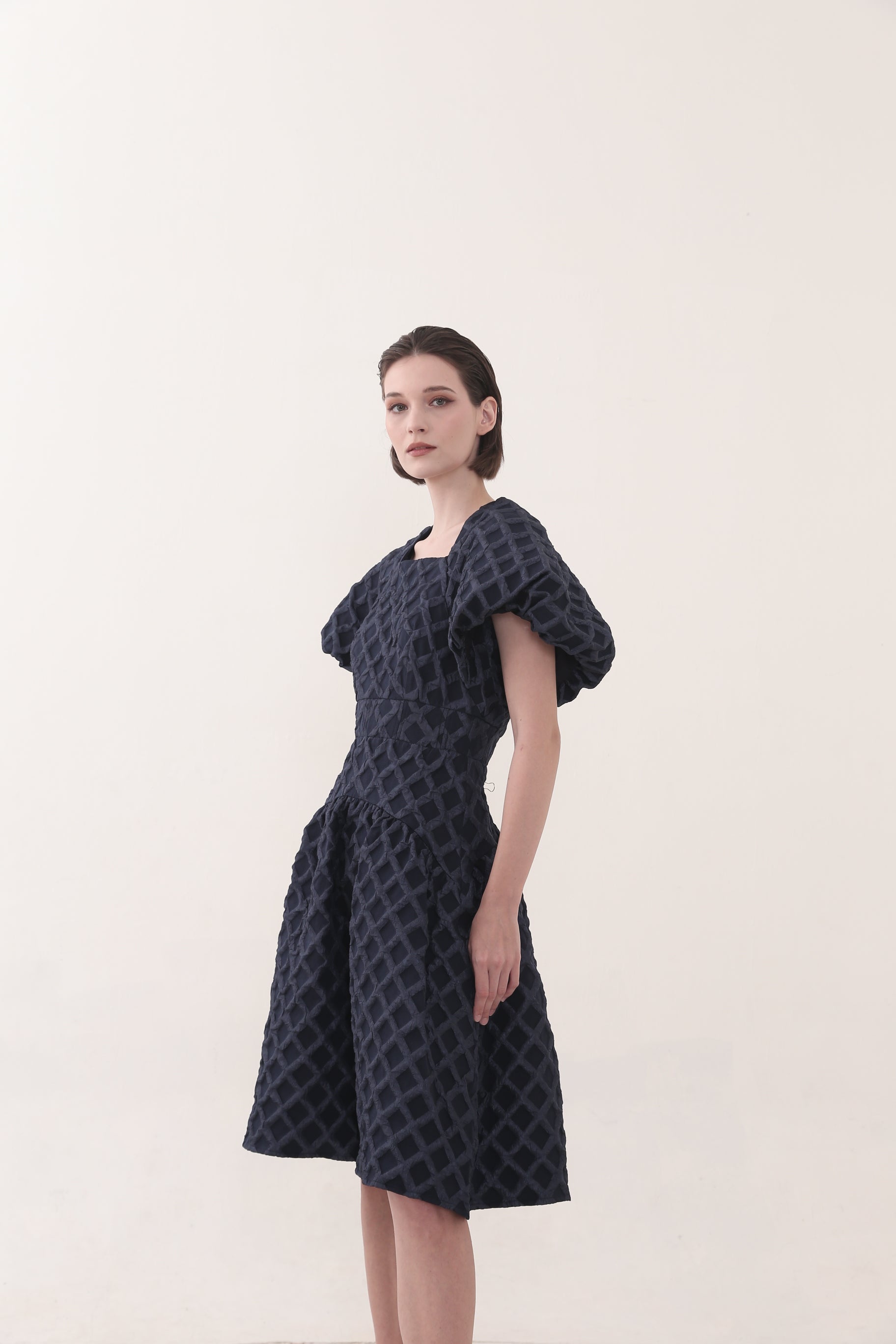 Bloom et Champs Dress Tangan Balon Embossed Navy