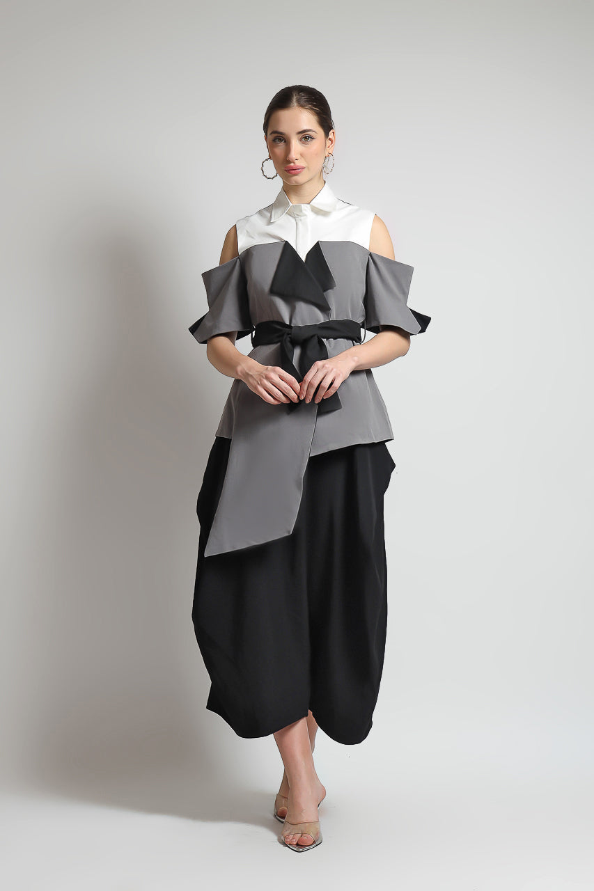 Bloom et Champs Top Tangan Pisah Abu/Bloom Celana Kewer Hitam