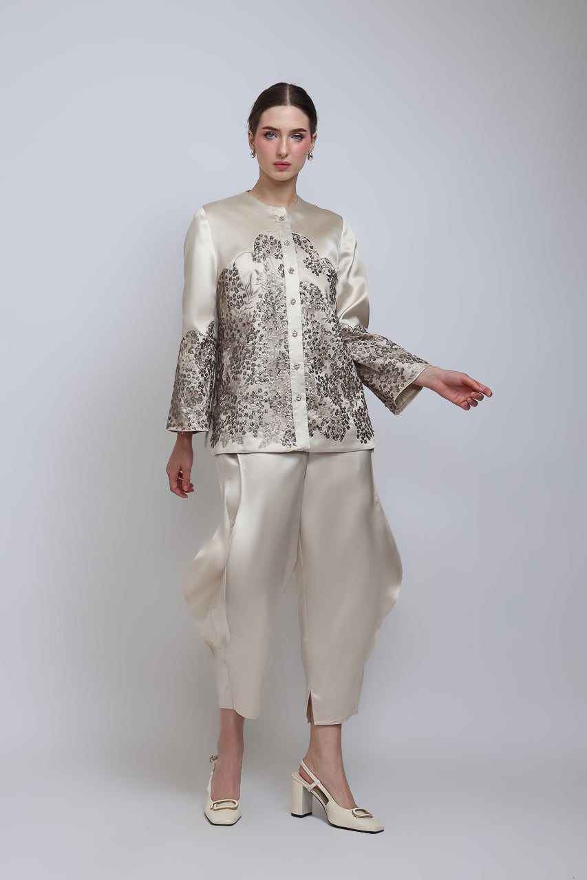 Bloom et Champs Camellia Embellished Blazer/Doremi Nude Pants