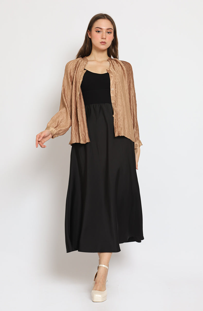 Bloom Pleats Caramel Button Blouse/Stretch Saten Skirt