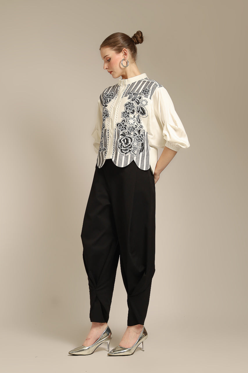 Bloom et Champs AK Floral Embroidered Scalloped Blouse