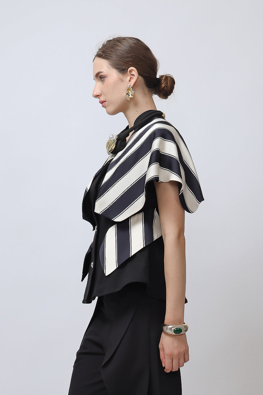 Bloom et Champs Monochrome Big Collar Blouse