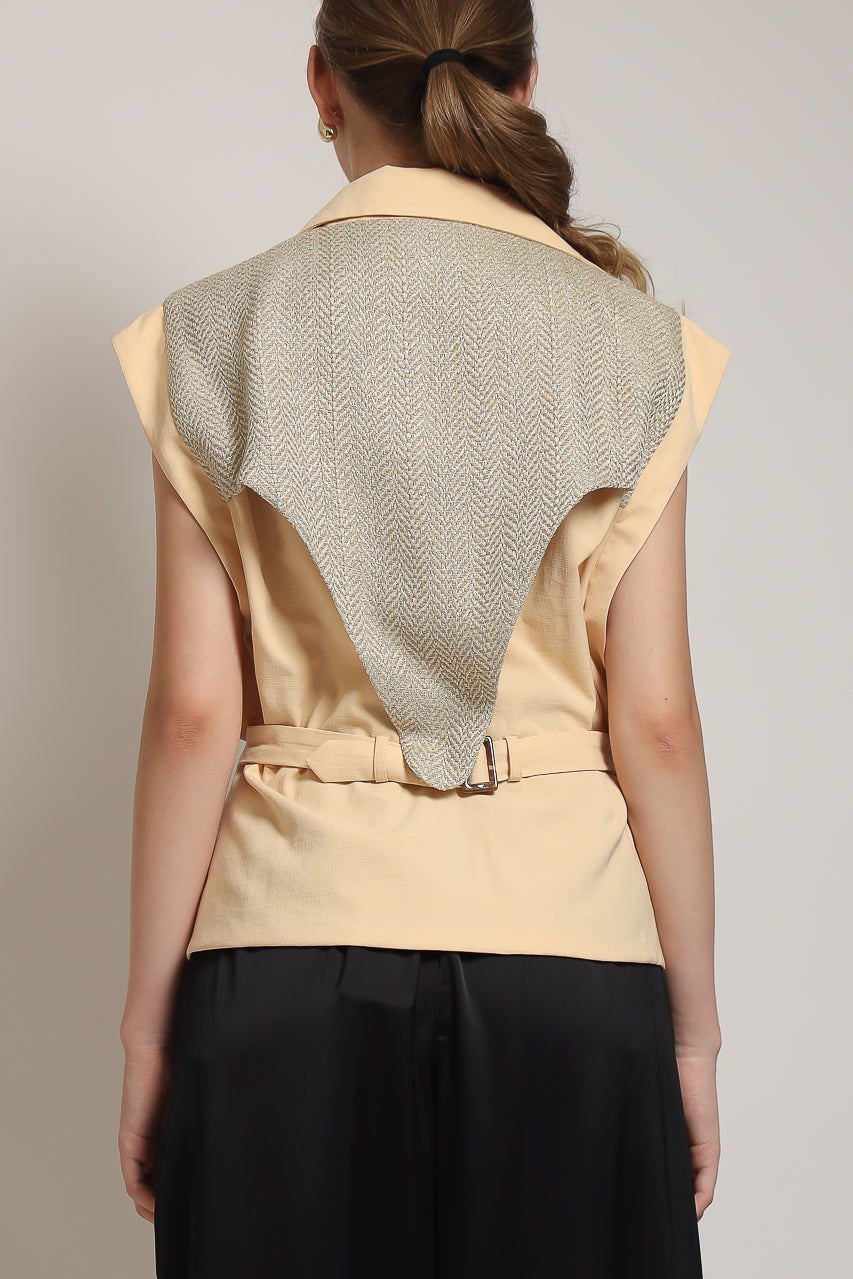 Bloom et Champs Vest Acrylic in Beige