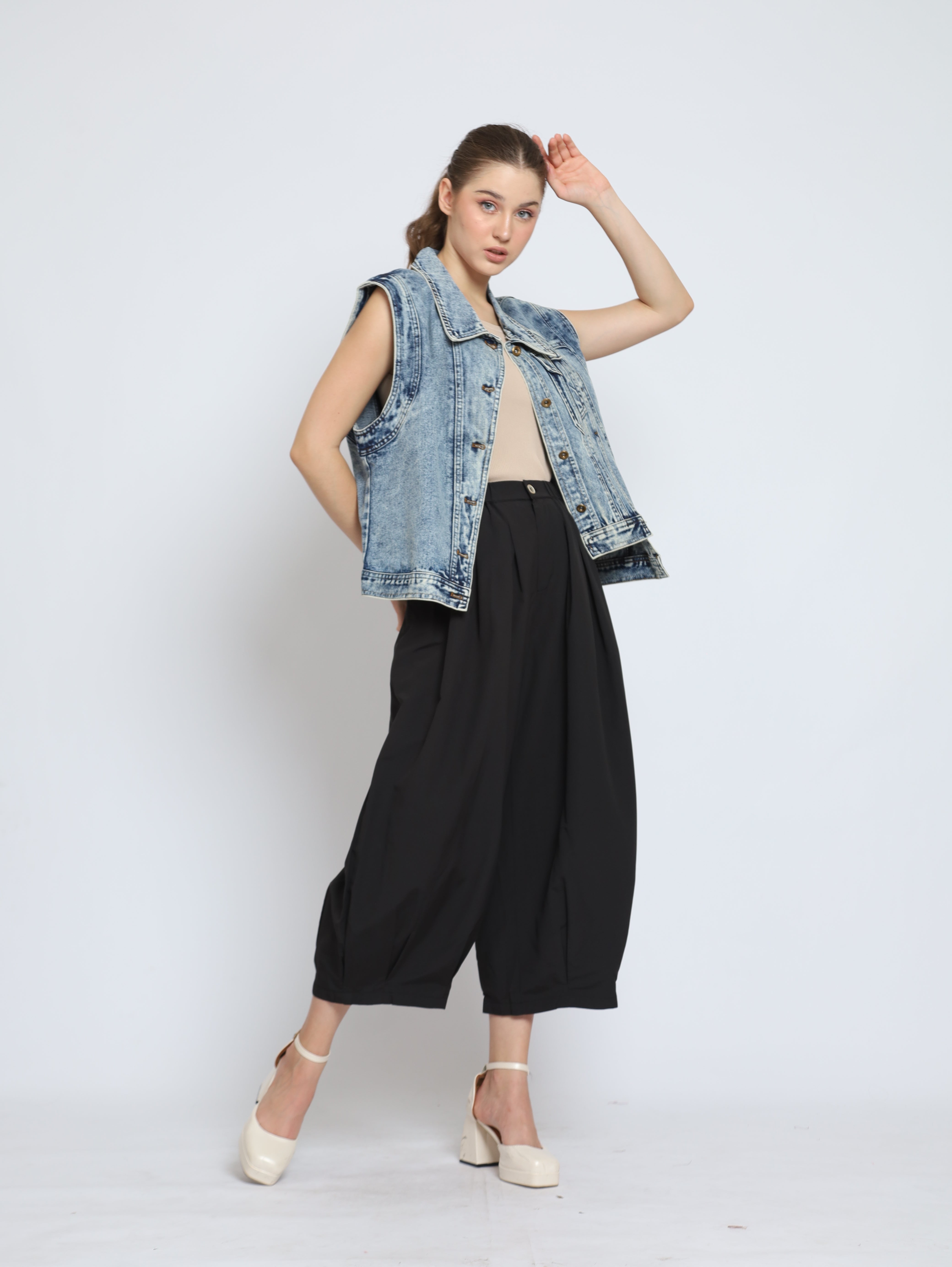 Bloom et Cotton Denim Vest / Black Akira Pants