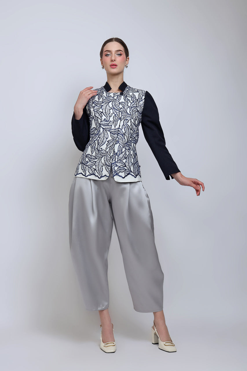 Bloom et Champs Diagonal Shirt with Blue Organza Lace