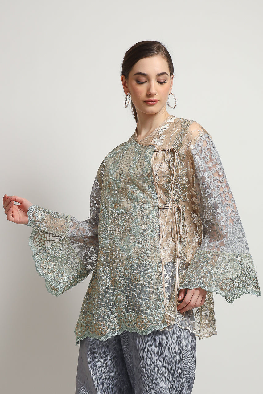 Bloom et Champs Kimono Kaftan Tiga Tali Pita Mutiara