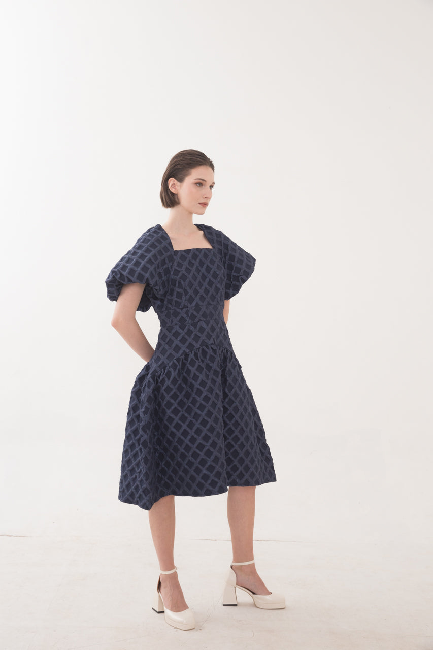 Bloom et Champs Dress Tangan Balon Embossed Navy