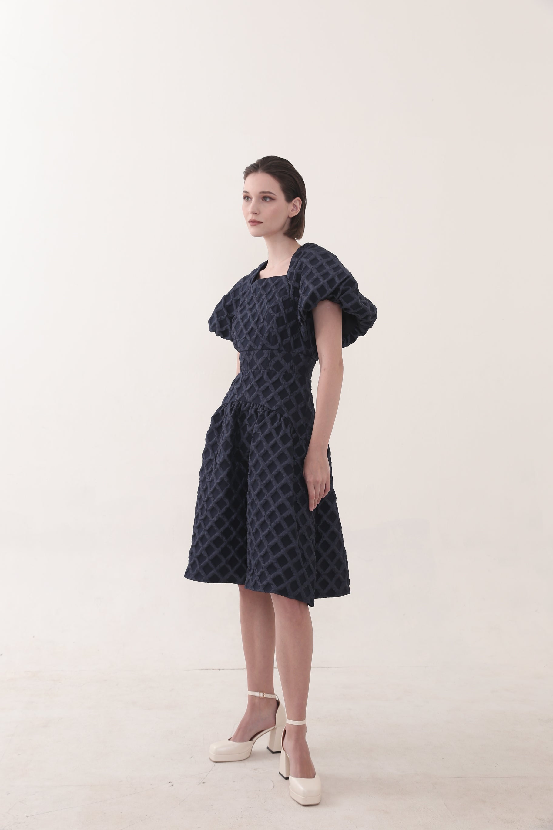 Bloom et Champs Dress Tangan Balon Embossed Navy
