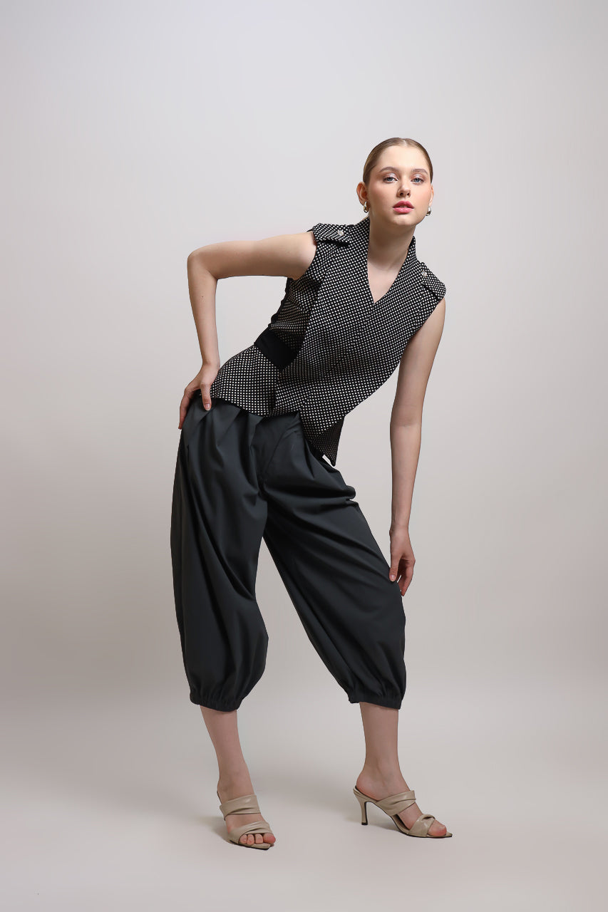 Bloom Curvy Top/ Celana Akira Abu