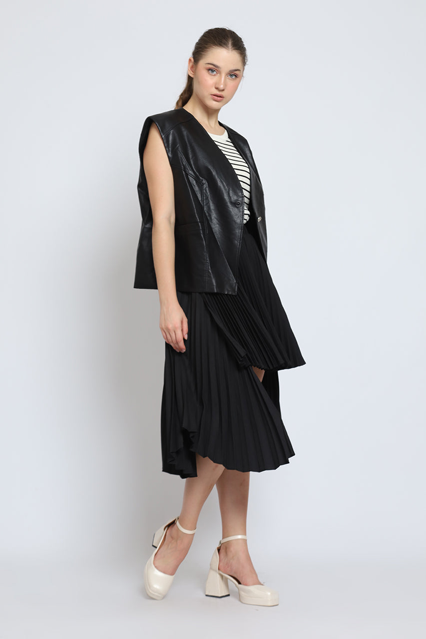 Bloom et Cotton MidLength Leather Jacket and Assymetrical Pleated Skirt