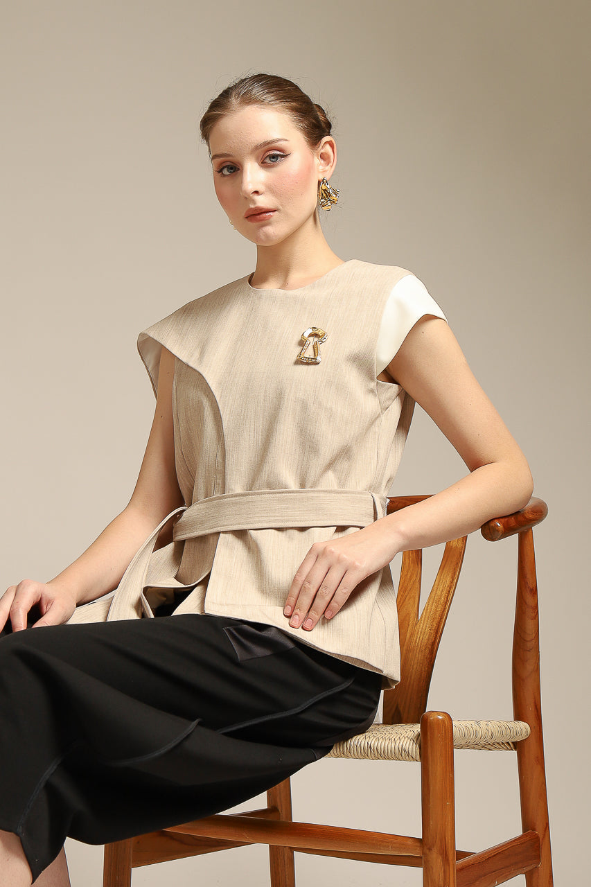 Bloom et Champs AK Brooch Blouse