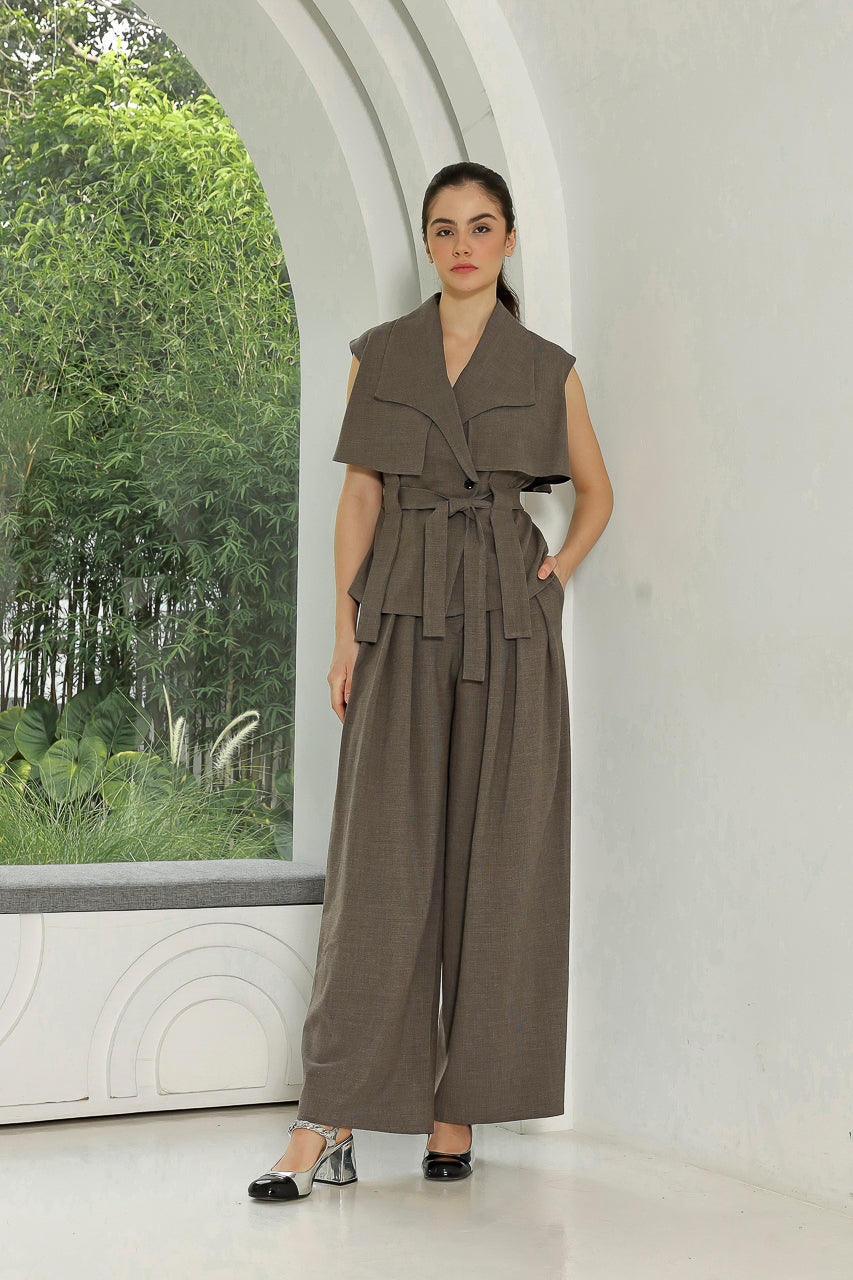 Bloom et Champs Vest ACK in Grey/ Zest Pants in Grey