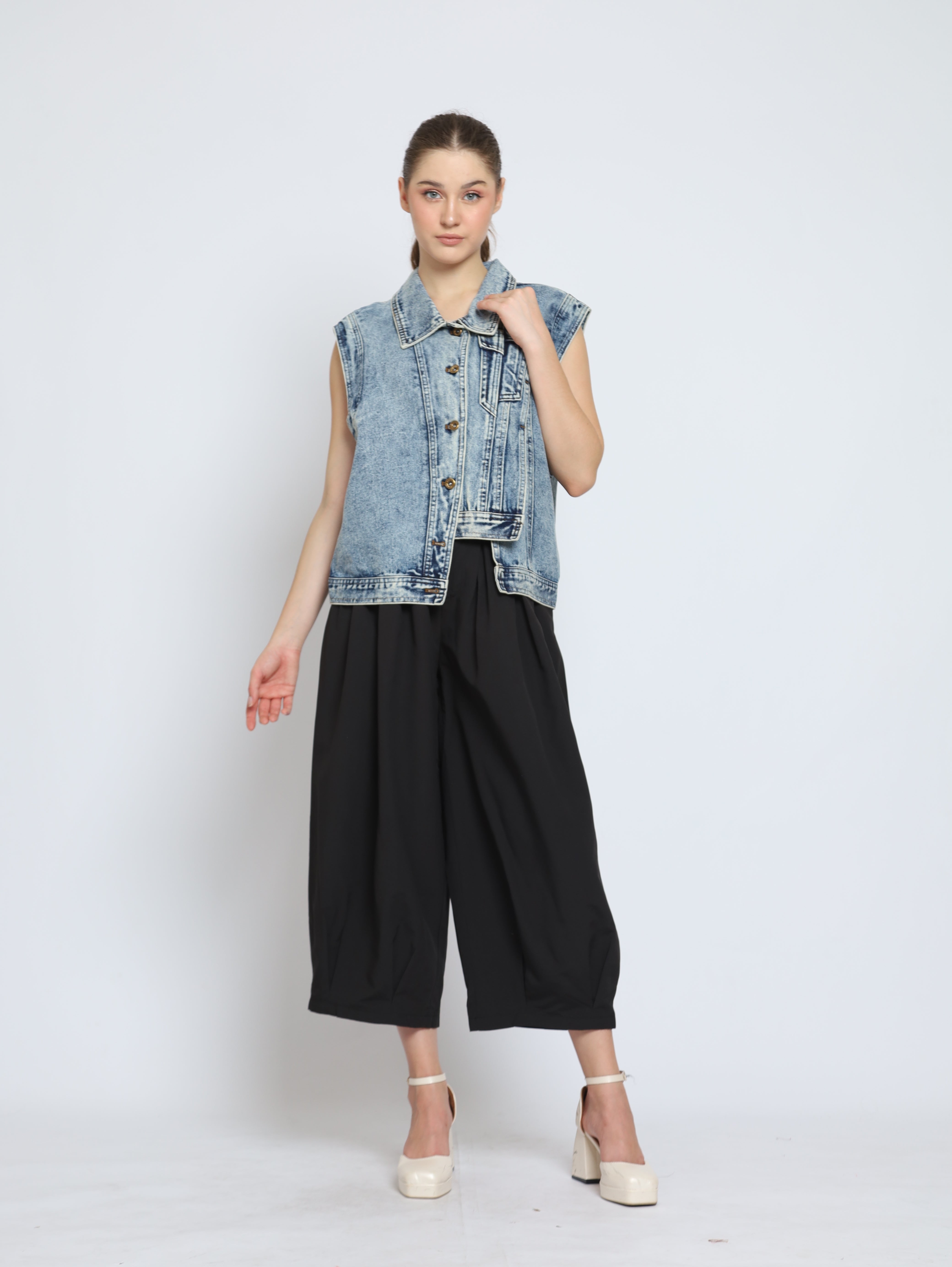 Bloom et Cotton Denim Vest / Black Akira Pants