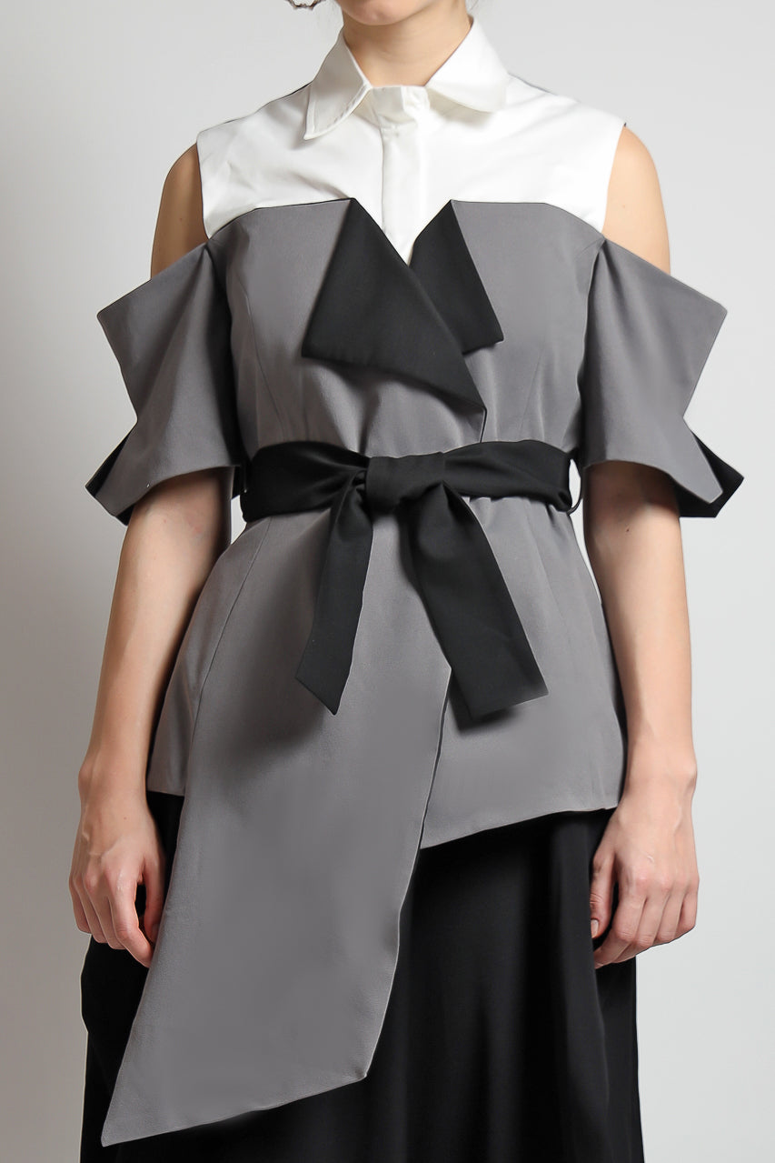 Bloom et Champs Top Tangan Pisah Abu/Bloom Celana Kewer Hitam