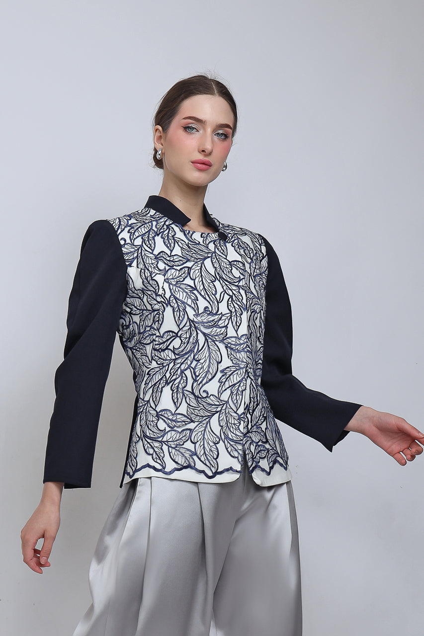 Bloom et Champs Diagonal Shirt with Blue Organza Lace