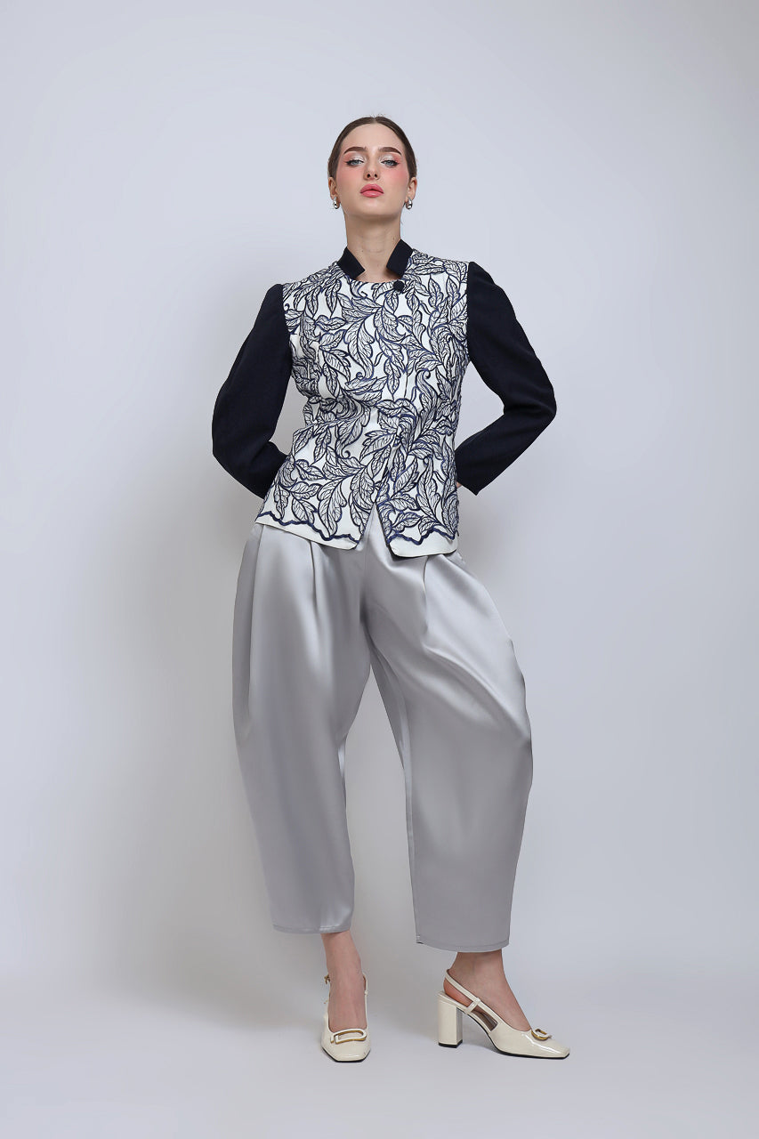 Bloom et Champs Diagonal Shirt with Blue Organza Lace
