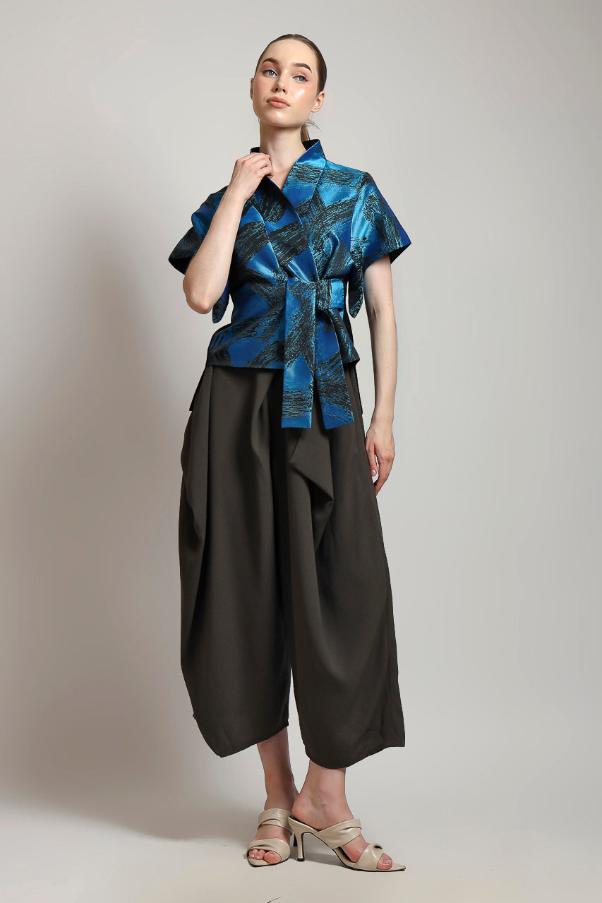 Bloom et Champs Kimono Pita in Tosca Jacquard/ Grey Assymetrical Pants