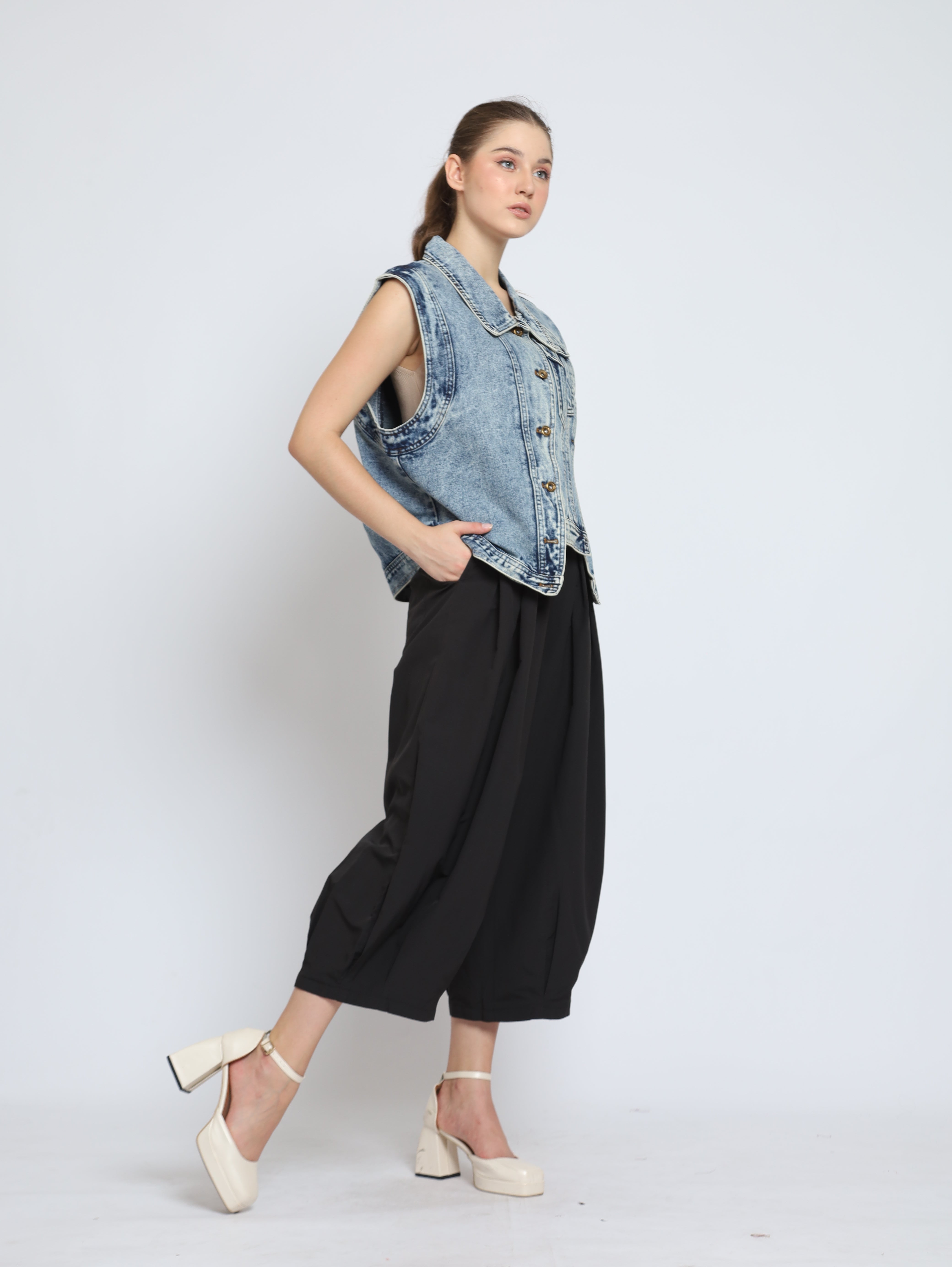 Bloom et Cotton Denim Vest / Black Akira Pants
