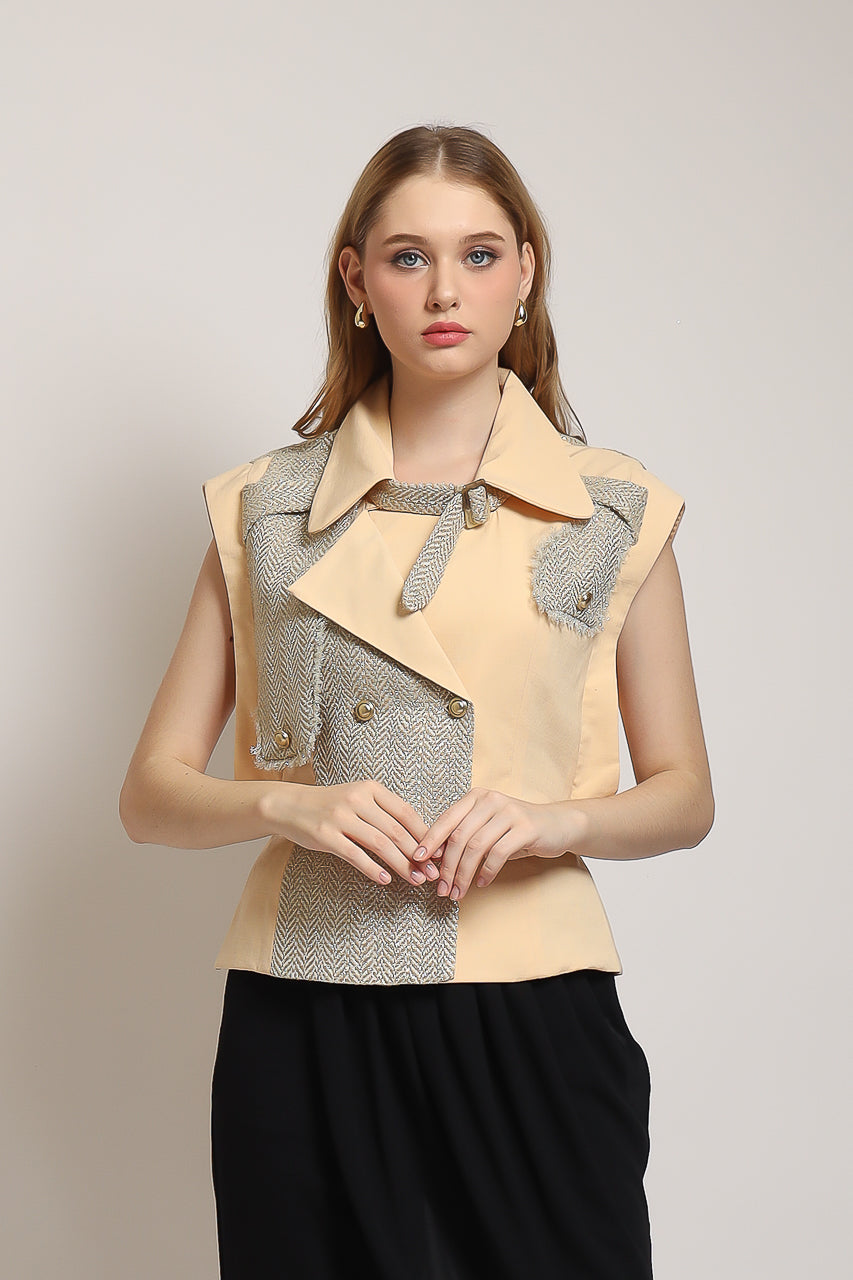 Bloom et Champs Vest Acrylic in Beige
