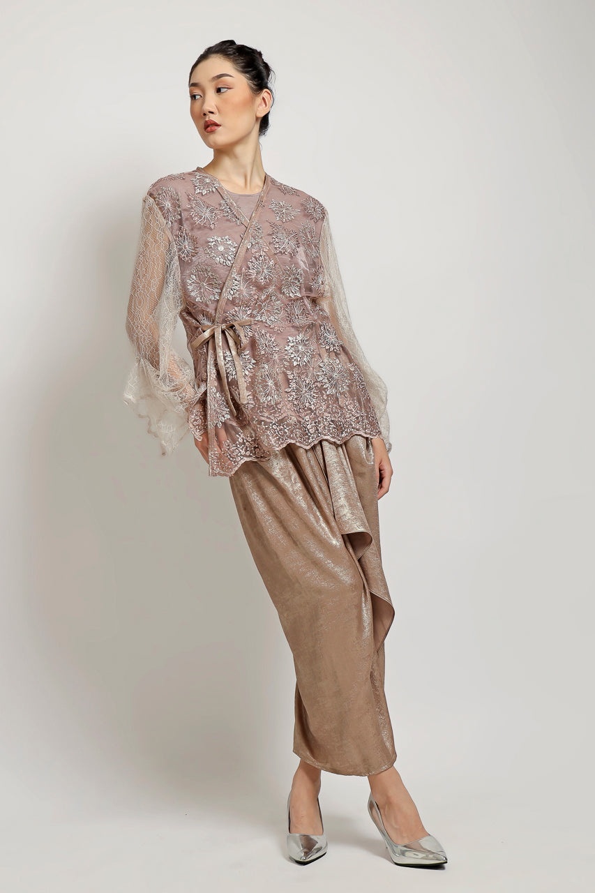 Bloom et Champs Kimono Sari Terracotte/Rok Emas