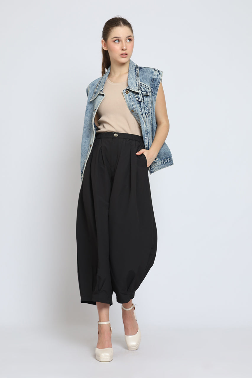 Bloom et Cotton Denim Vest / Black Akira Pants