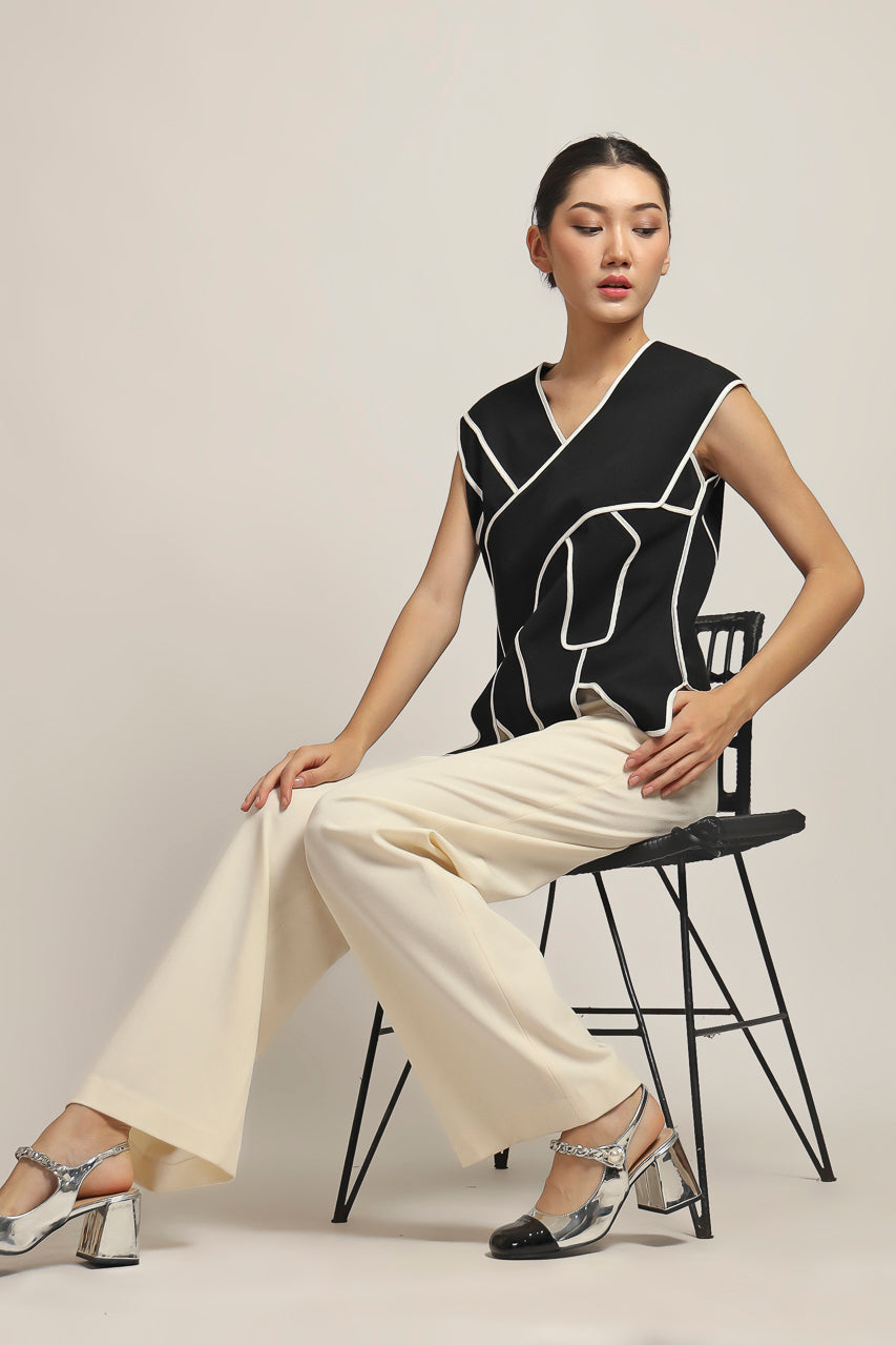 Bloom et Champs Assymetrical List Top in Black