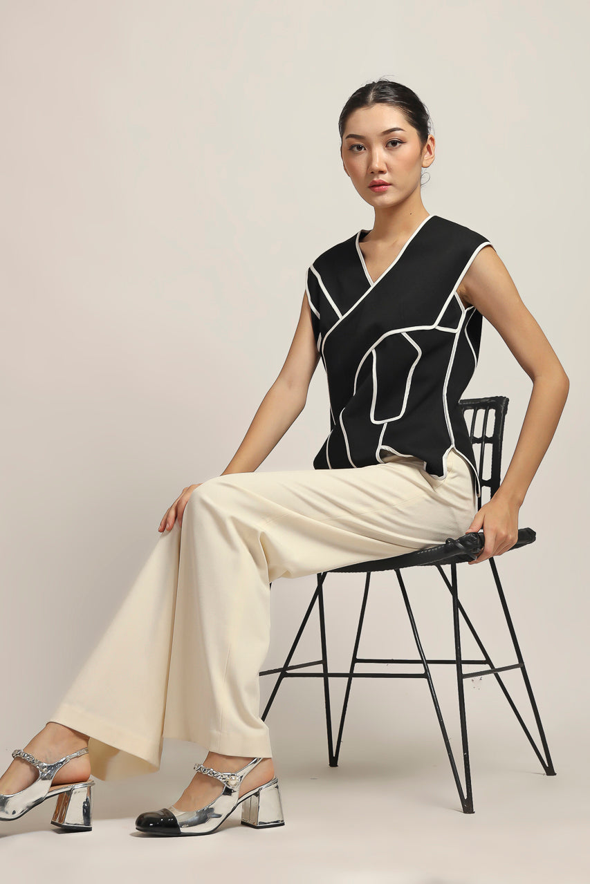 Bloom et Champs Assymetrical List Top in Black