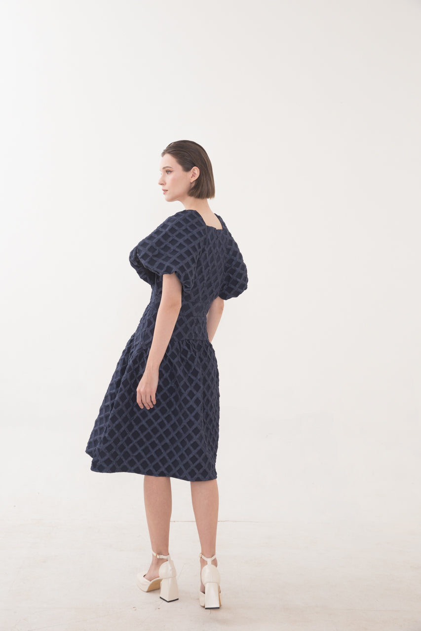 Bloom et Champs Dress Tangan Balon Embossed Navy