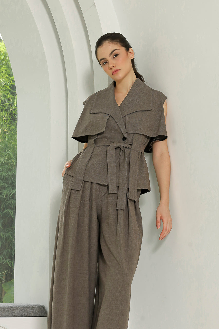 Bloom et Champs Vest ACK in Grey/ Zest Pants in Grey