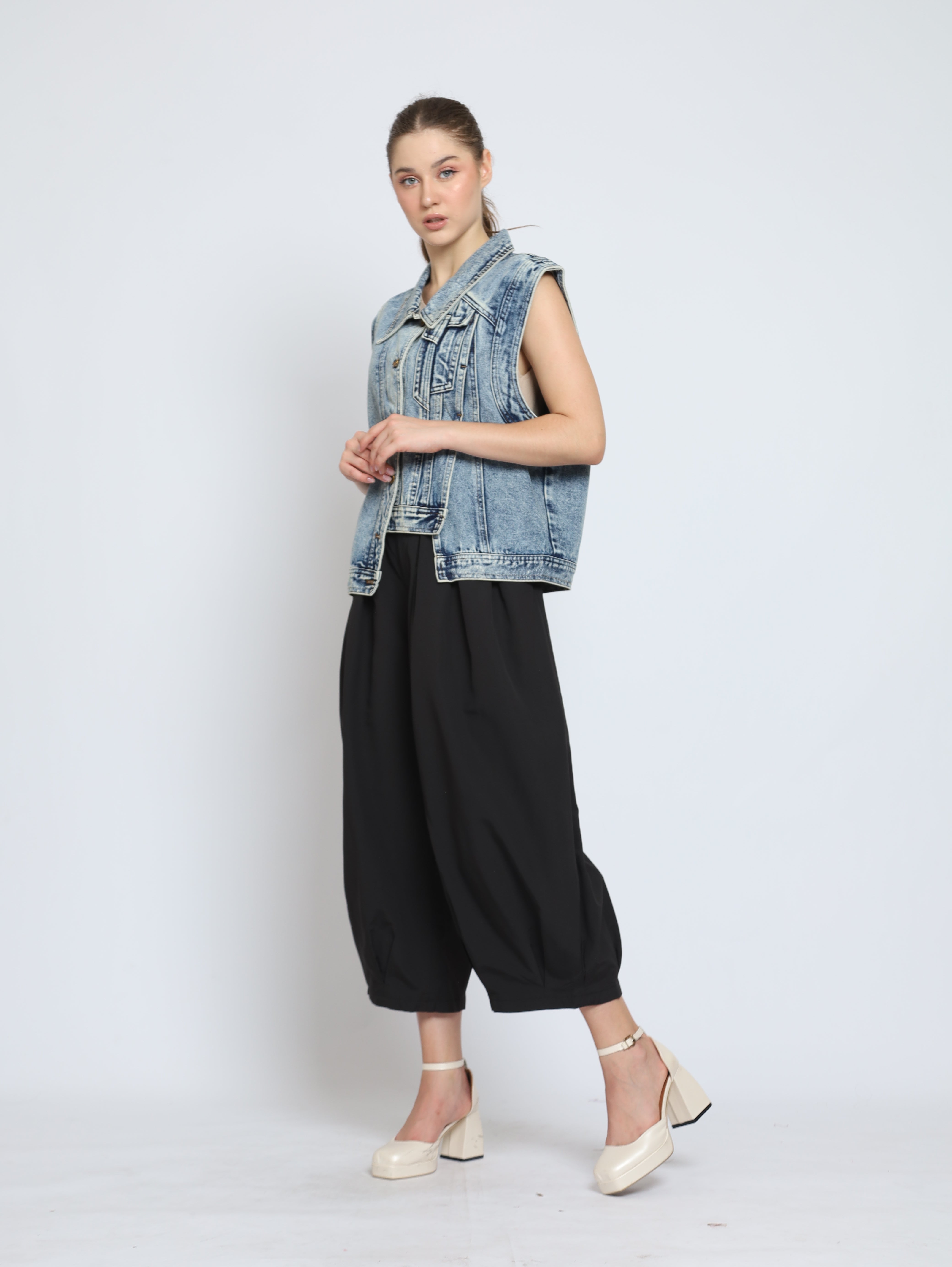 Bloom et Cotton Denim Vest / Black Akira Pants