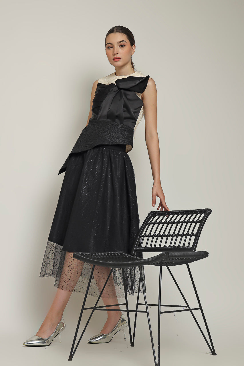 Bloom et Champs Amanda Peplum Jacquard Top